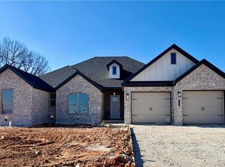 601 Steep Hill Ln, Cave Springs, AR 72718