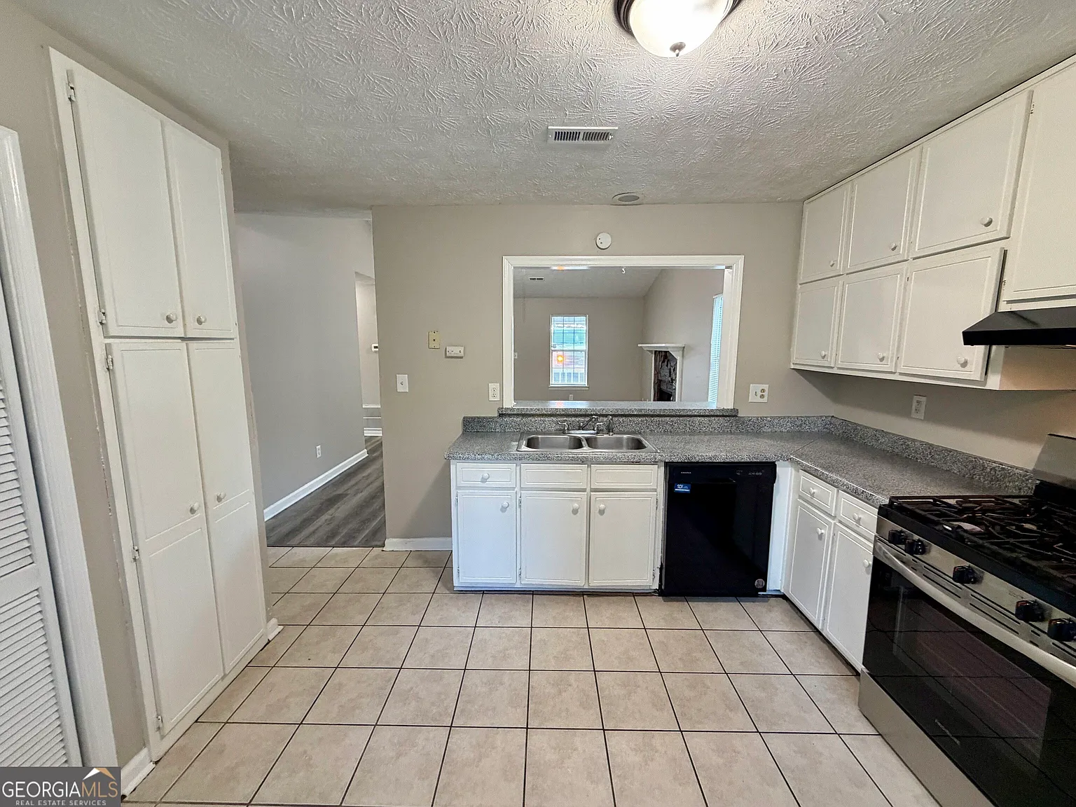 2 bed, 2.0 bath, $1,385 — Photo 4