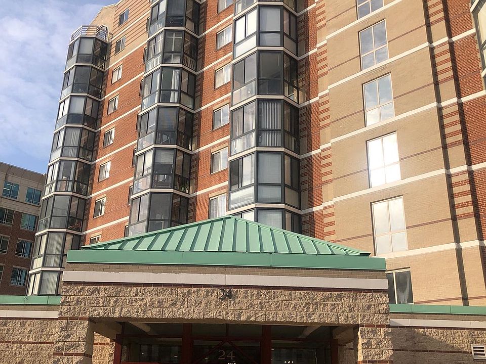 1st image of 24 Courthouse Sq #Penthouse 1001