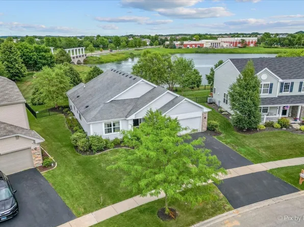 1213 Clearwater Dr, Hampshire, IL 60140