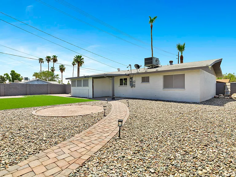 3702 W Tuckey Ln — Photo 6