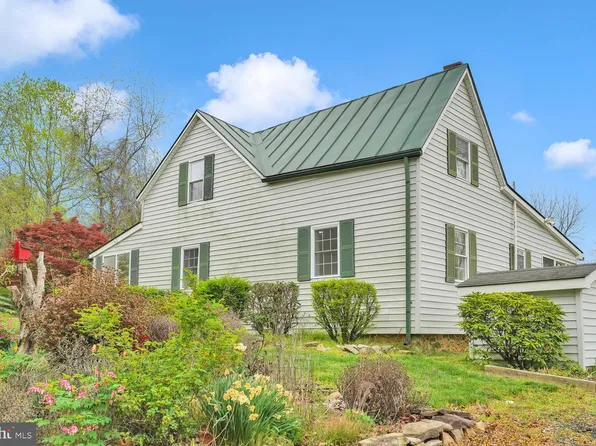 10396 Ada Rd, Marshall, VA 20115