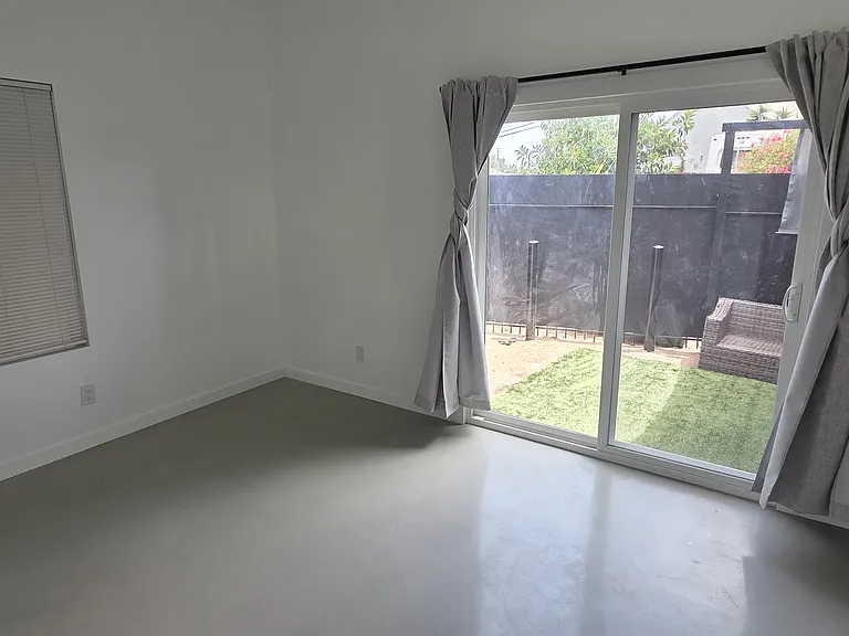2611 Grove St — Photo 11