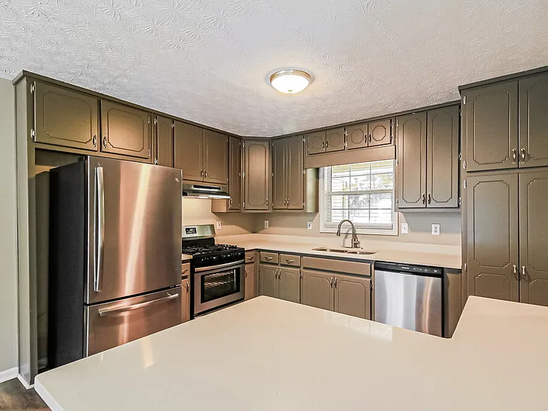709 Miami Ct — Photo 9