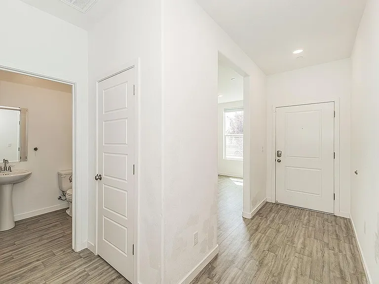 2844 N Vahe — Photo 13