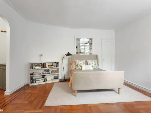 585 West 214th Street image 2 of 6