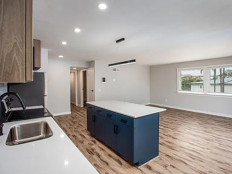 2 bed, 980 sqft, $3,700 — Photo 3