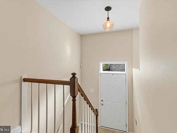 4th image of 9752 Summer Park Ct