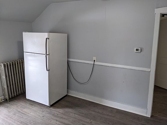 Kitchen - plenty of room for a small dining table!