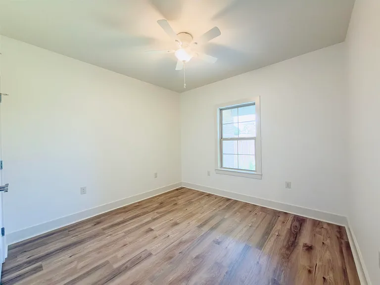 410 B Camellia Dr — Photo 6