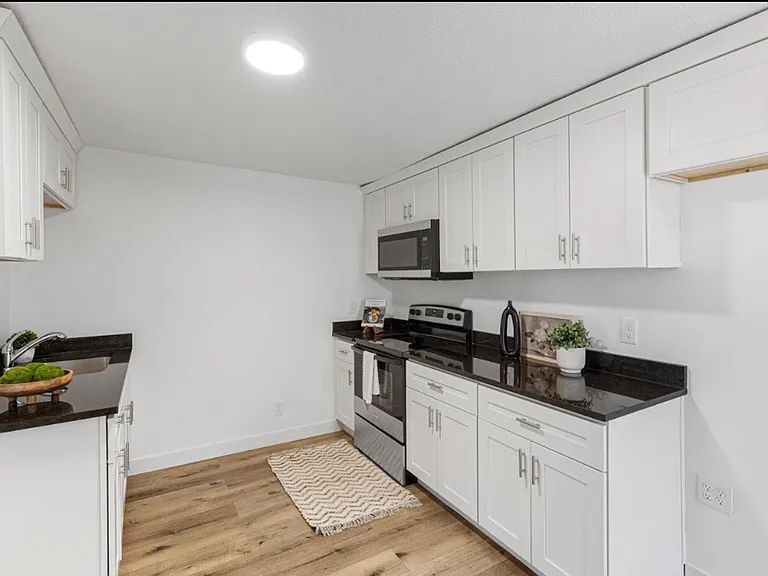104 E Florence St — Photo 9