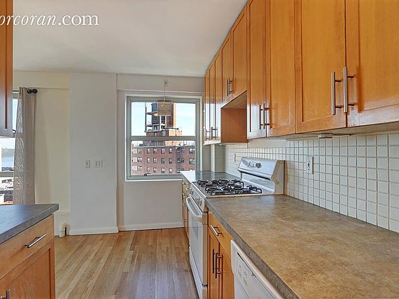 3rd image of 100 La Salle St #20B