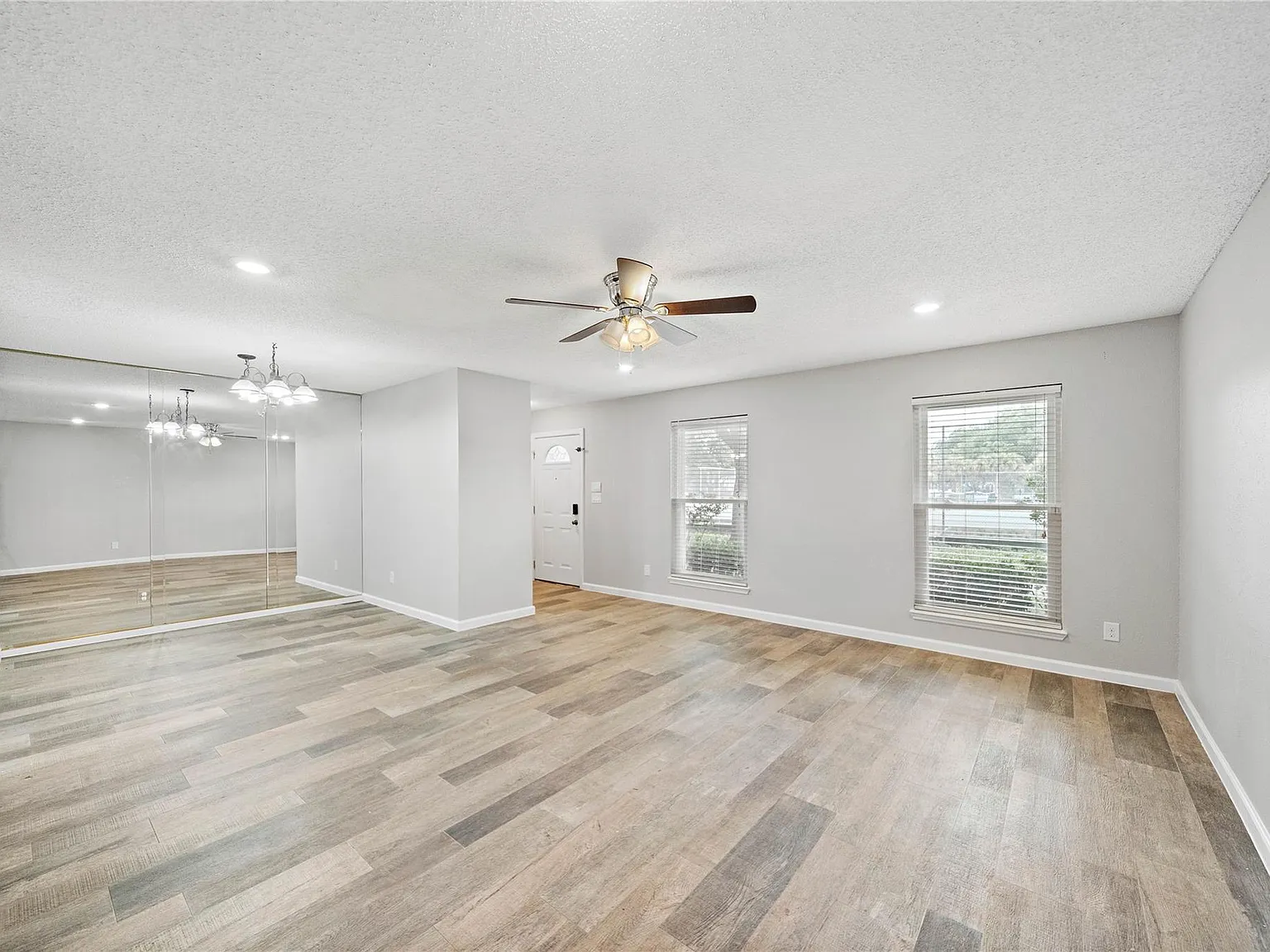 3 bed, 2.5 bath, 2064 sqft, $2,350 — Photo 3