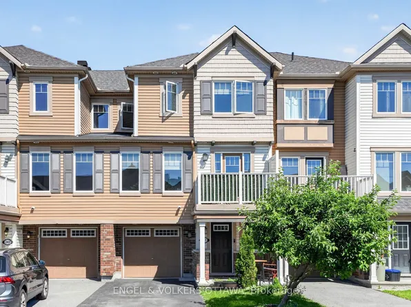 241 Par La Ville Cir, Ottawa, ON K2S 0T6