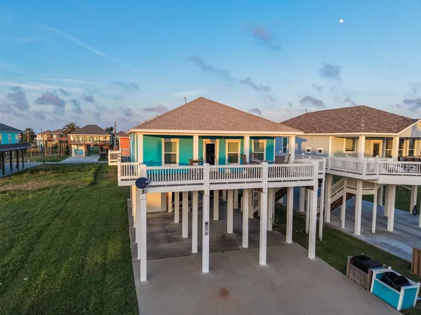 876 Palmetto Dr, Crystal Beach, TX 77650