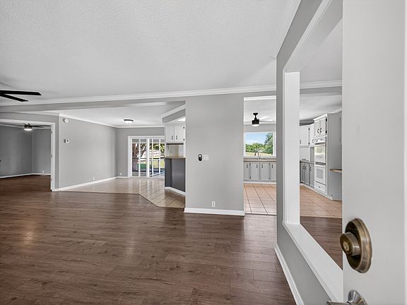3rd image of 2673 McKnight Rd