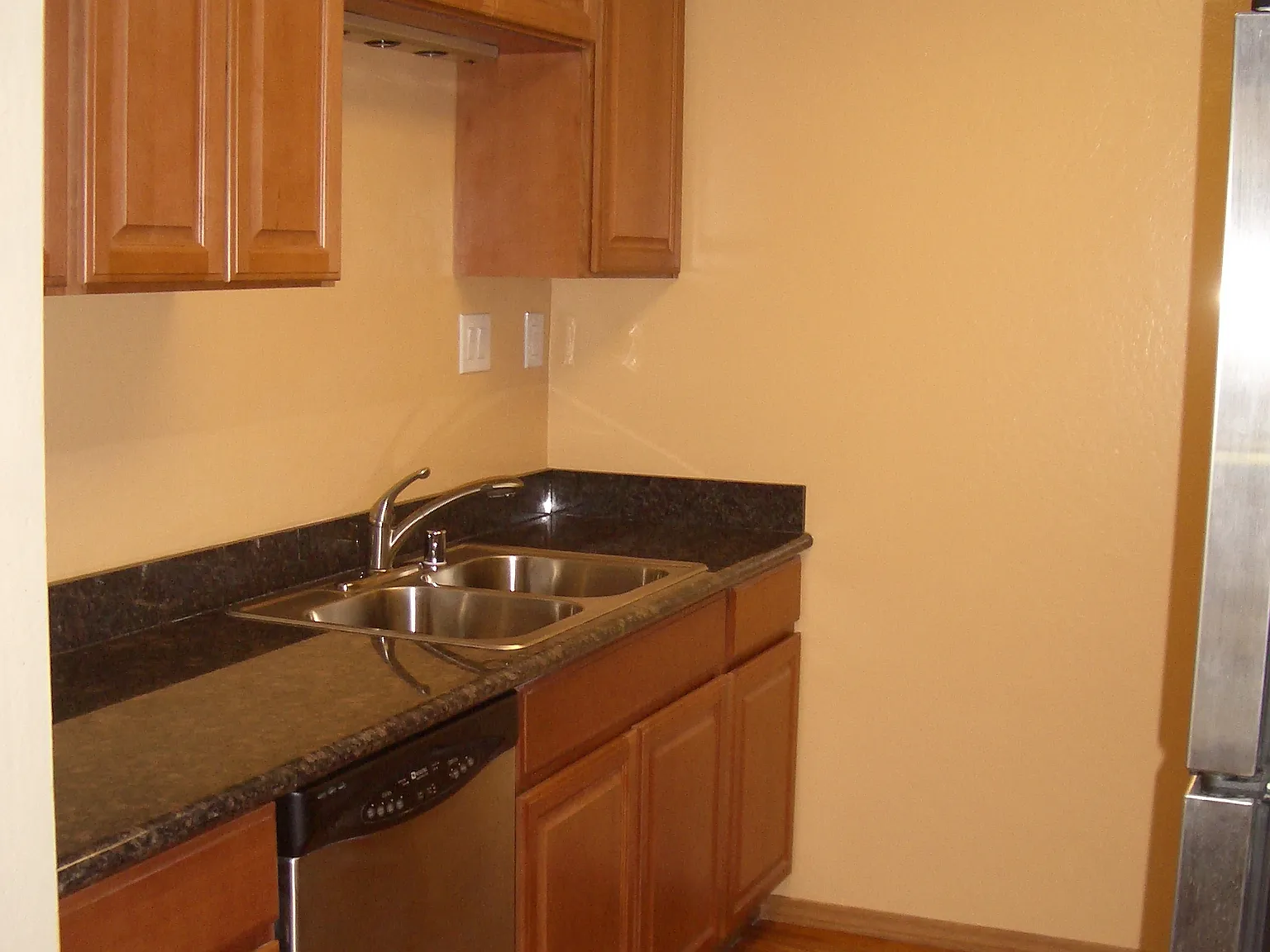 3 bed, 1259 sqft, $3,100 — Photo 1