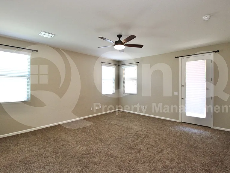 867 E Aberdeen Dr — Photo 11