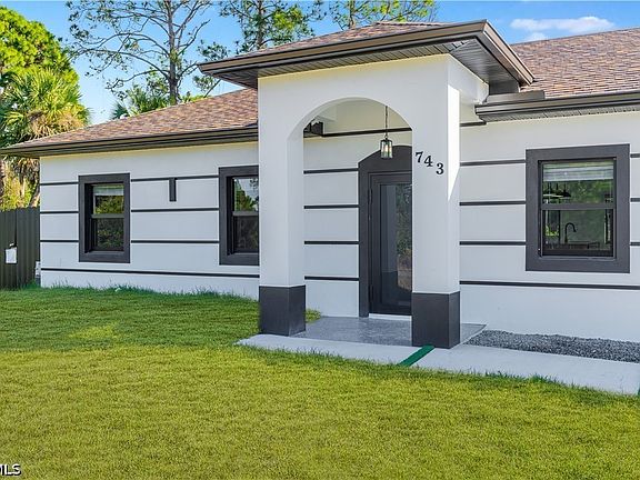 3rd image of 747 Roma Ave S