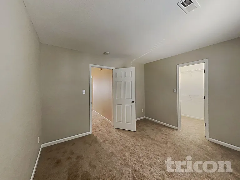 4504 Valendra Dr — Photo 15