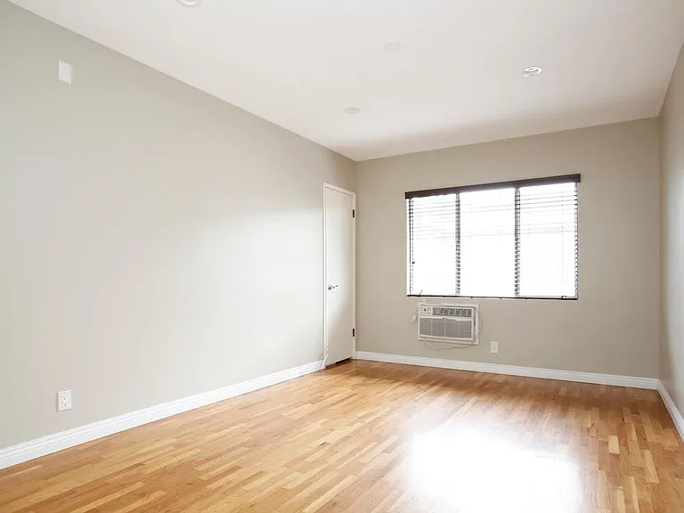 6256 Beck Ave #4 — Photo 12