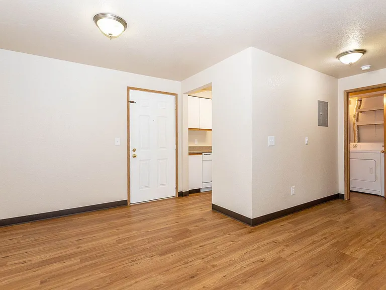 Brookside Gardens Apartments — Photo 13