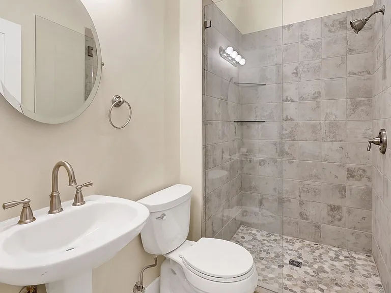 1203 W Holly St — Photo 28