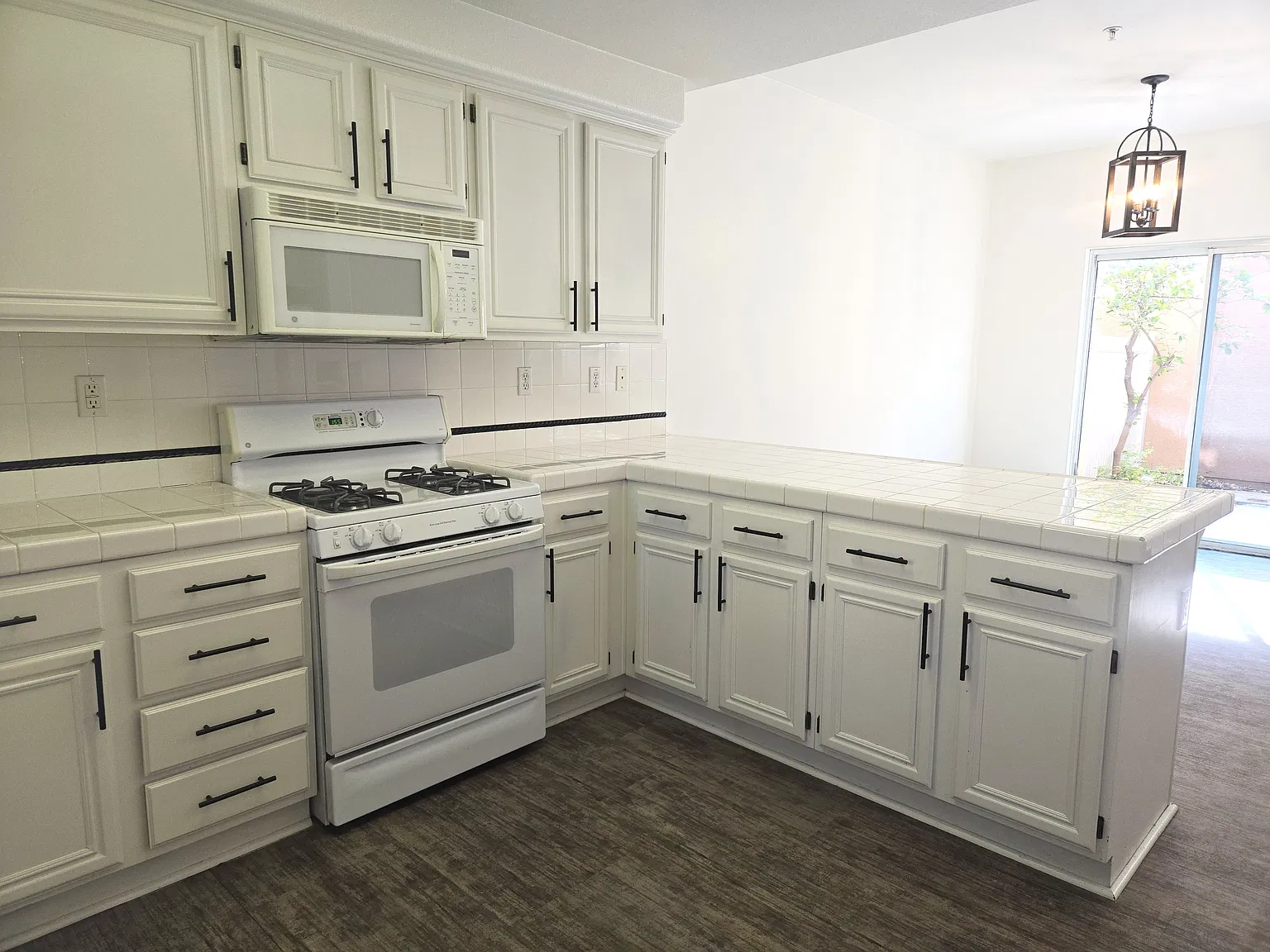 2 bed, 2.5 bath, 1246 sqft, $2,400 — Photo 4