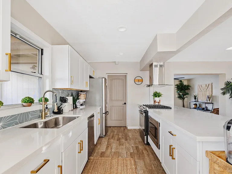 2722 E Virginia Ave — Photo 11