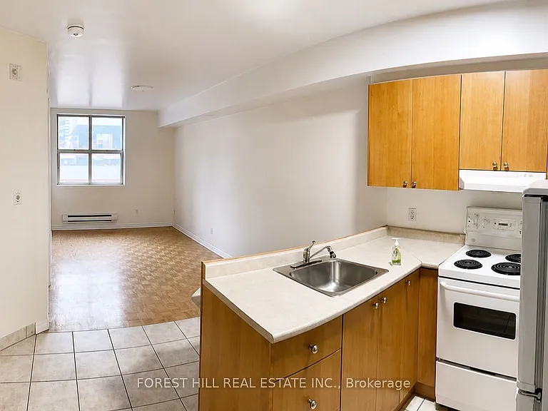 126 Dundas St E #202 — Photo 3
