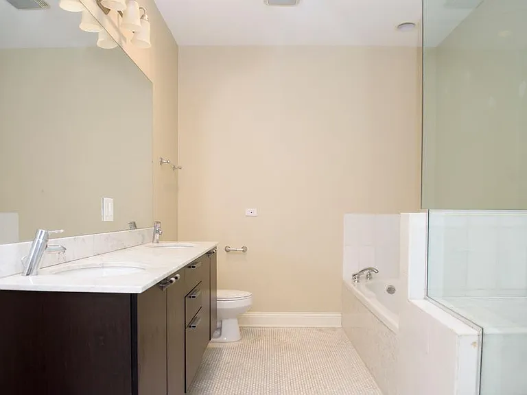 2407 N Milwaukee Ave — Photo 8