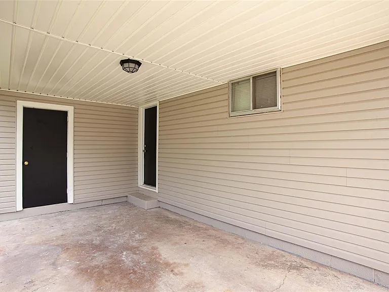 817 Greenlea Dr — Photo 3