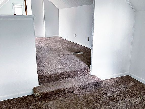 4th image of 702 River Park Dr