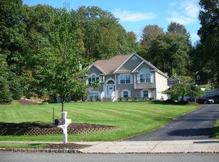 4 Fieldstone Trl, Sparta, NJ 07871