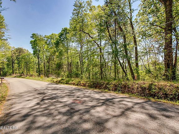 4th image of 549 Oak Grove Rd