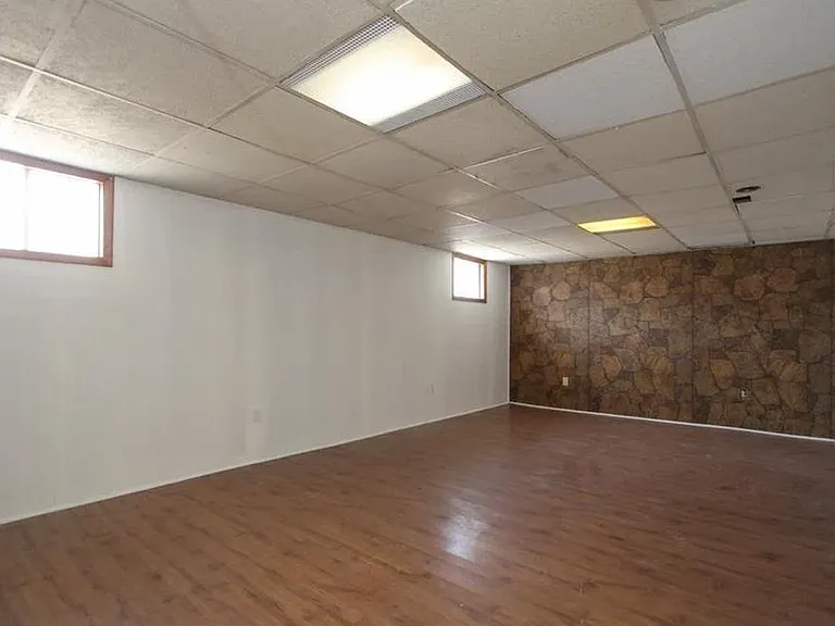 366 Bessie Ave — Photo 12