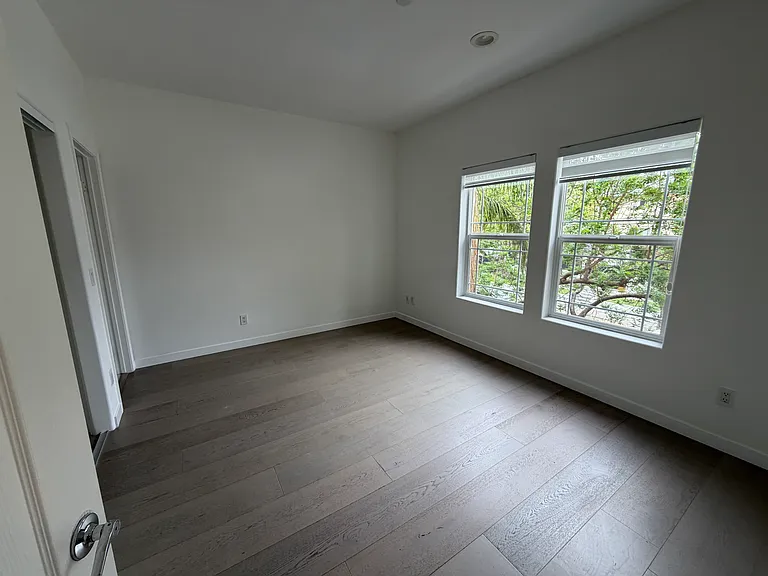 574 E Palm Ave #105 — Photo 38