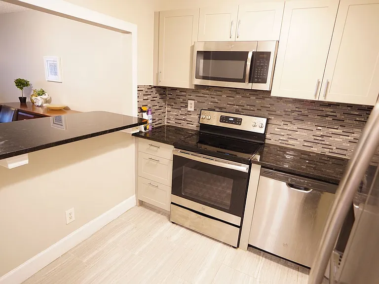 3000 E Sunrise Lakes Dr #123 — Photo 5
