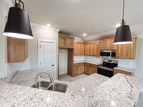 4th image of 969 Madden St