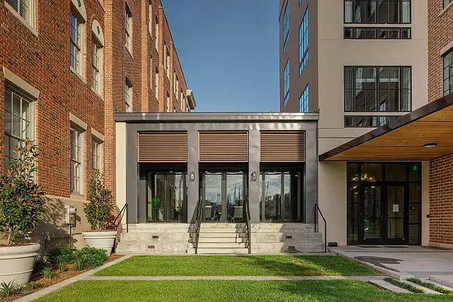 400 E Broad St — Photo 11
