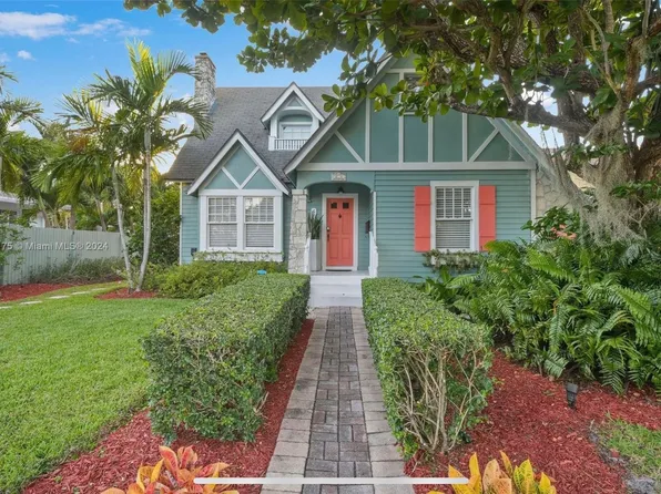 621 N Lakeside Dr, Lake Worth, FL 33460