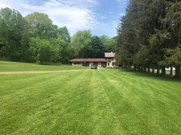 2514 Valley Dr, Syracuse, NY 13120