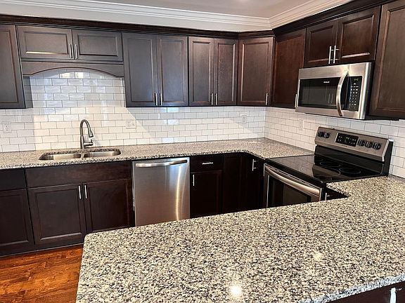 2nd image of 113 Cages Rd APT 2