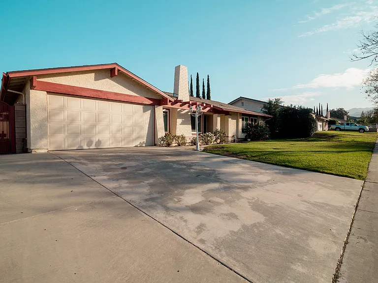 1943 S Belle Ave — Photo 41