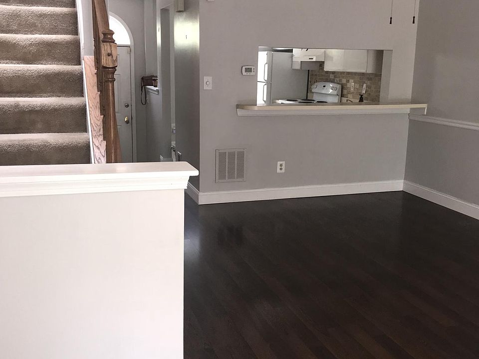 2nd image of 2929 Elliott St