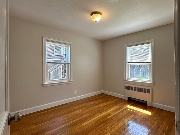2nd image of 6 Oval Rd APT 1