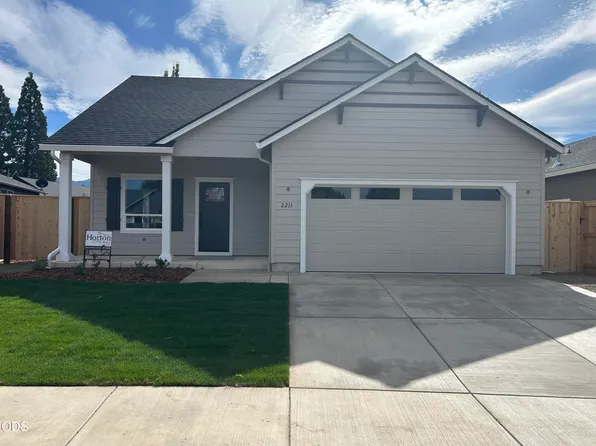 2211 Piazza Dr, Medford, OR 97501