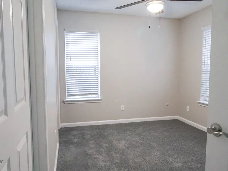 Mountainside Manor — Photo 9