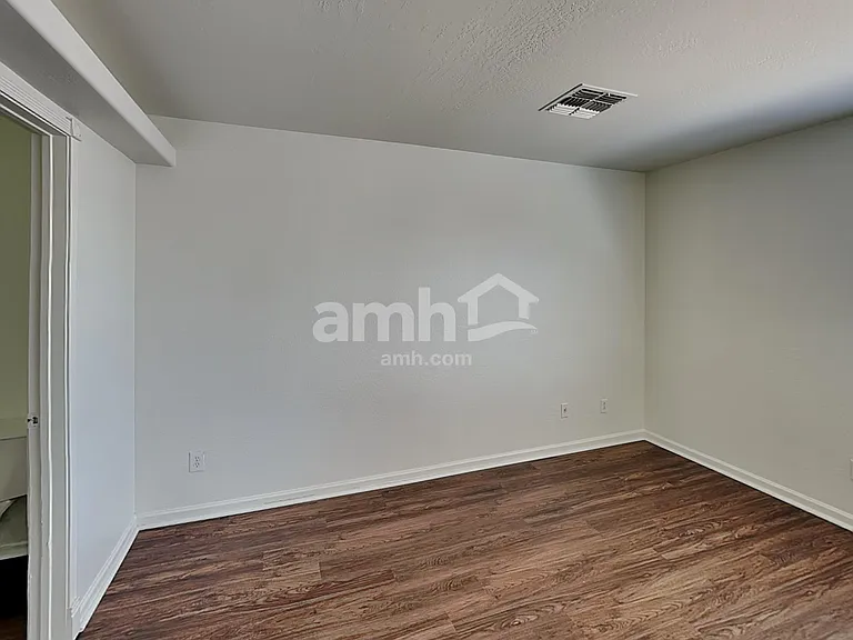 11801 N Olive St — Photo 11