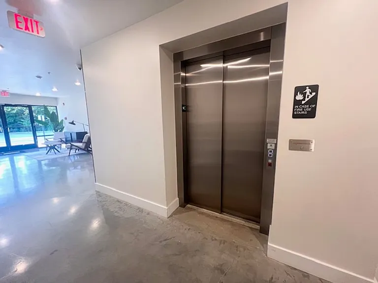 1135 Rose Hill Dr — Photo 28